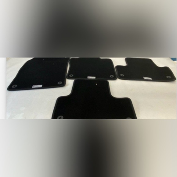 EUC Genuine Volvo Car XC60 Textile Carpeted Floor Mats Kit 32216555 4 Pieces - Picture 1 of 3